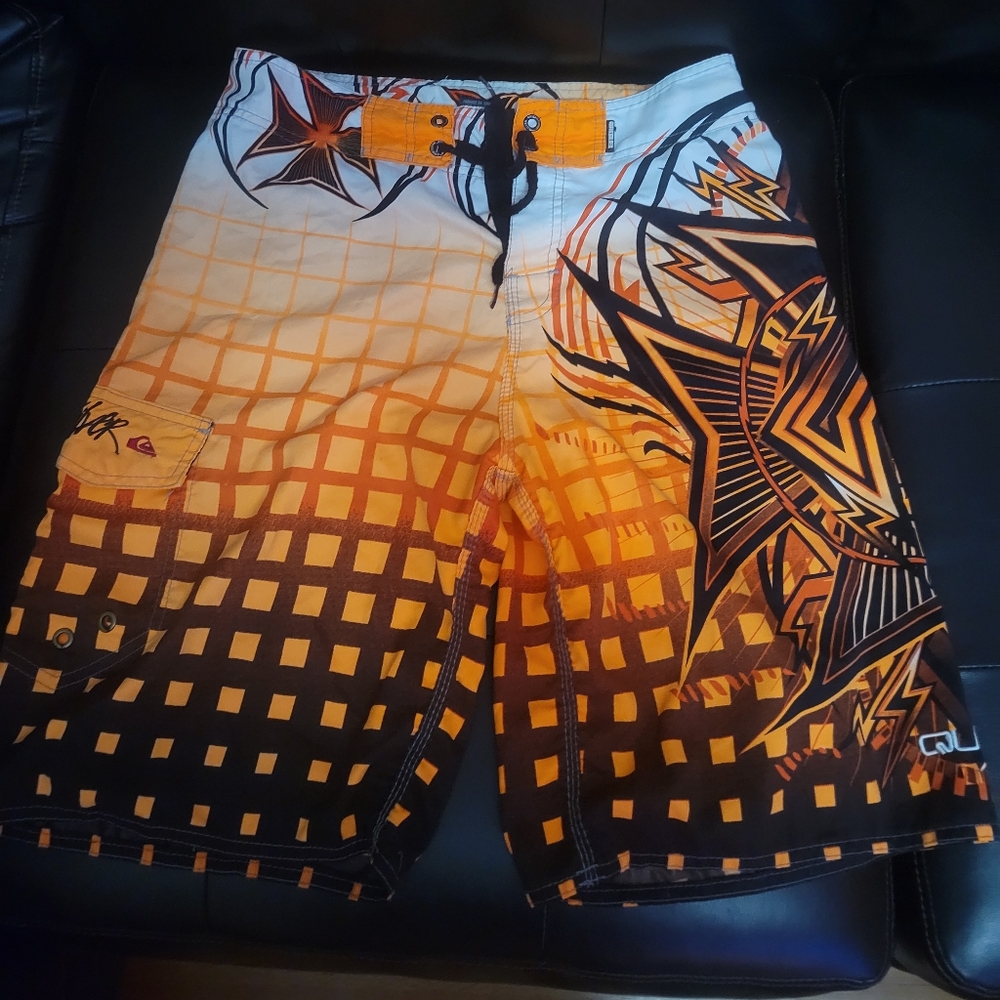 Mens 32 Waist Quiksikver orange and black board shorts